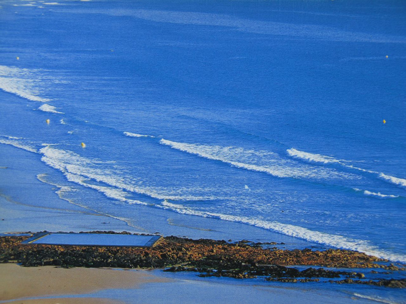 Piscine dans la mer